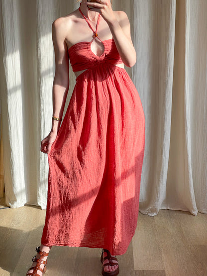 Robe longue corail Mira avec découpes côtés et décolleté à anneau style bohème chic femme été