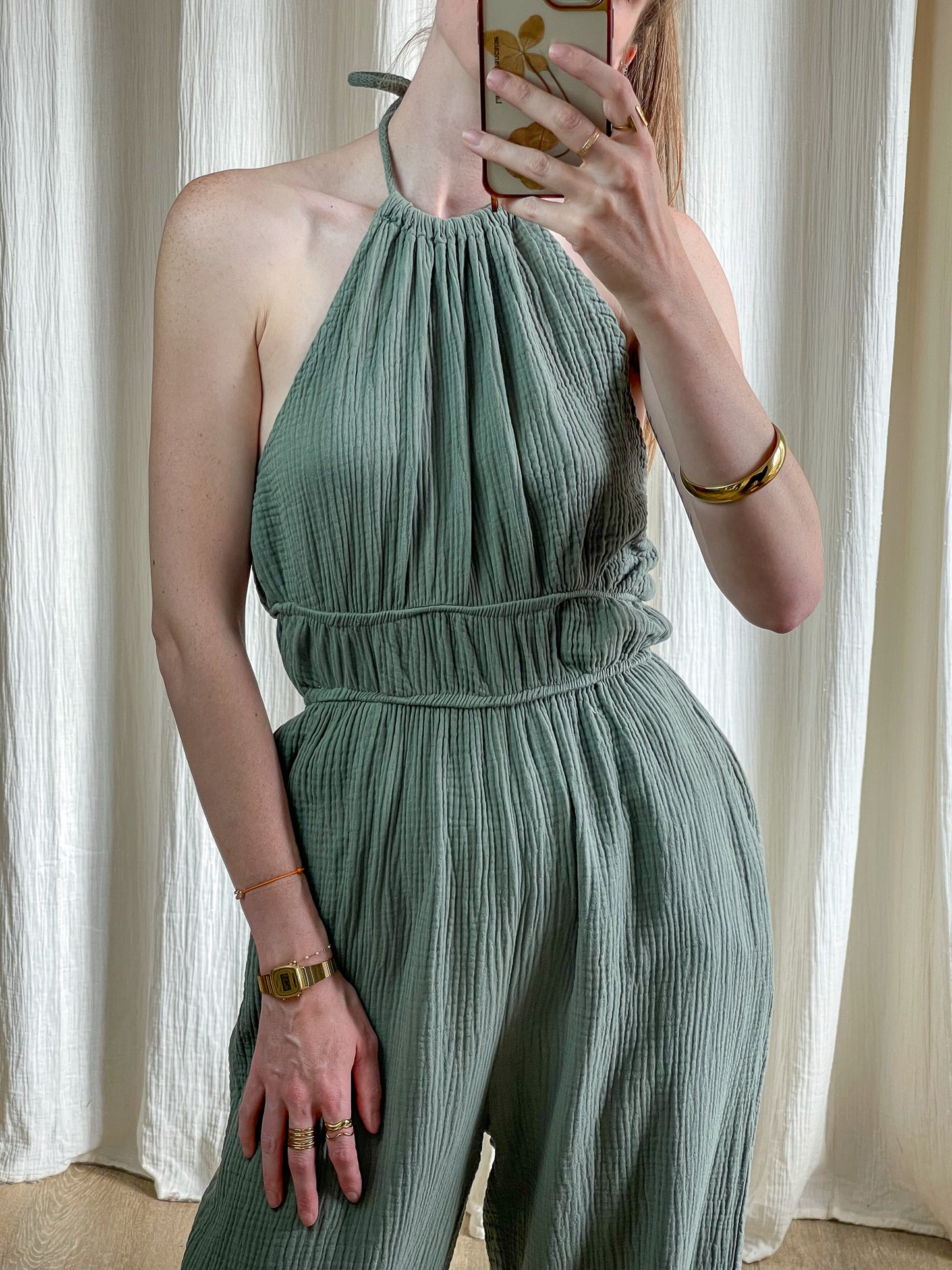 Combinaison femme vert sauge en gaze de coton col halter taille élastique style bohème chic été