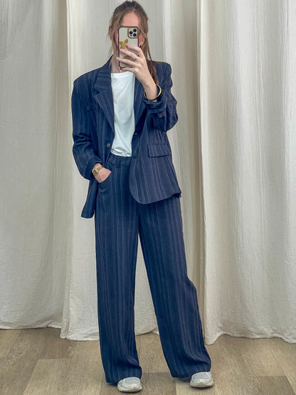 Pantalon Sally bleu marine à rayures coupe large taille haute femme style workwear chic