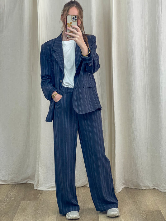Pantalon Sally bleu marine à rayures coupe large taille haute femme style workwear chic