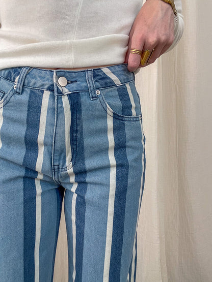 Jean Ellie femme coupe droite à rayures verticales bleu et blanc style vintage denim rayé tendance