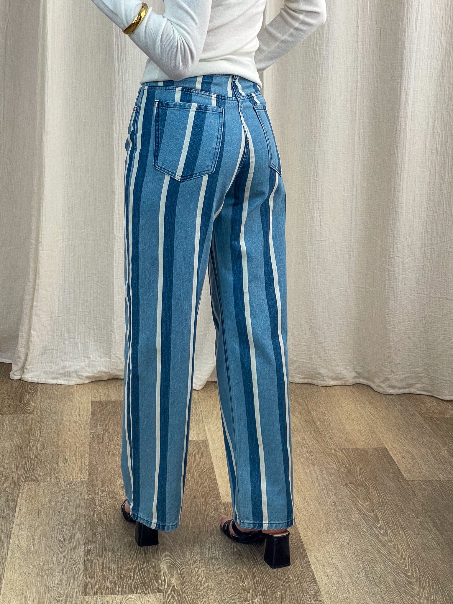 Jean Ellie à rayures verticales bleu et blanc coupe large taille haute femme style vintage