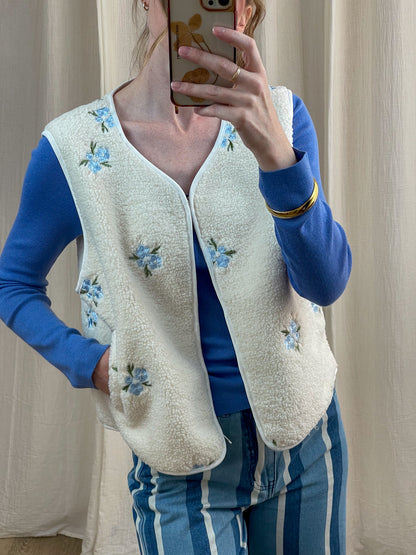 Gilet sherpa blanc cassé broderies florales bleues femme, coupe droite sans manches style vintage