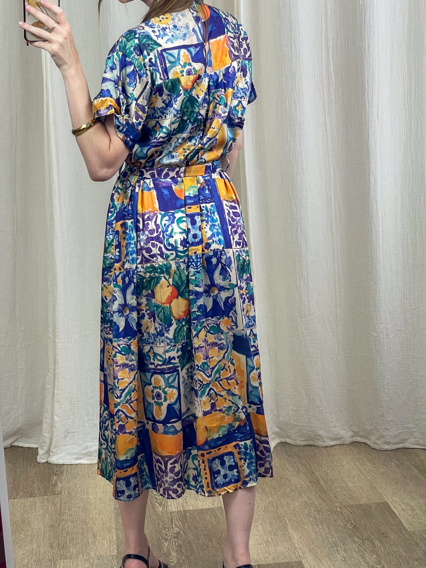 Robe midi Églantine imprimé méditerranéen bleu et orange motif azulejos, manches courtes, style bohème chic femme été