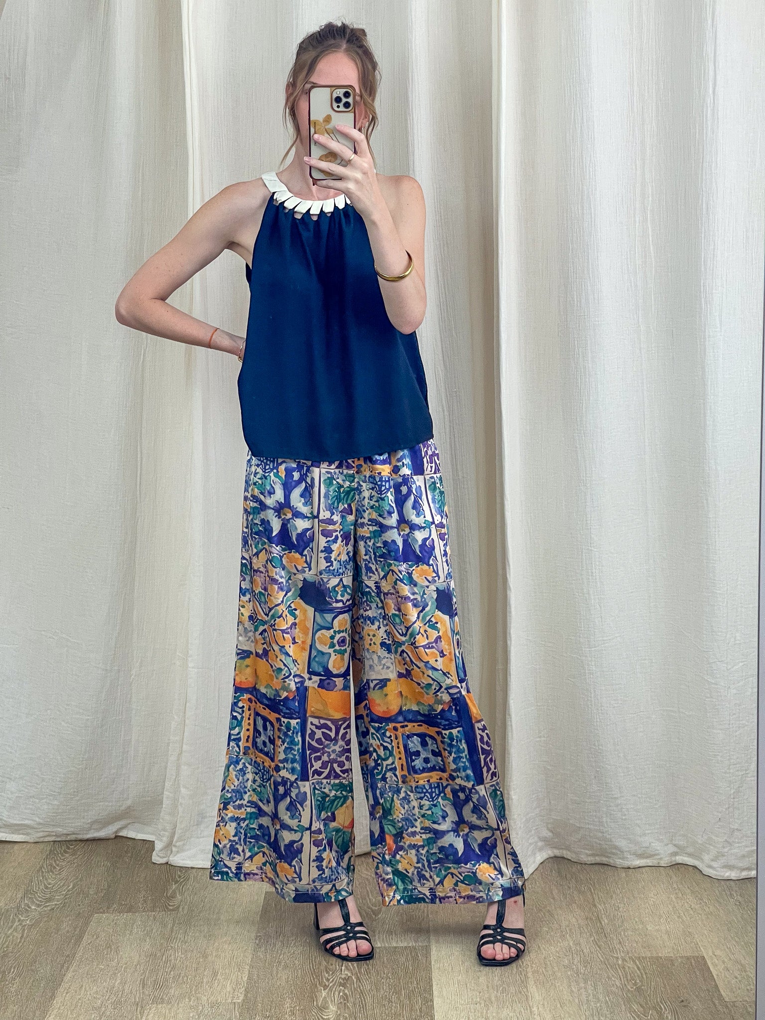 Top fluide bleu marine col blanc festonné femme, haut élégant sans manches style chic été