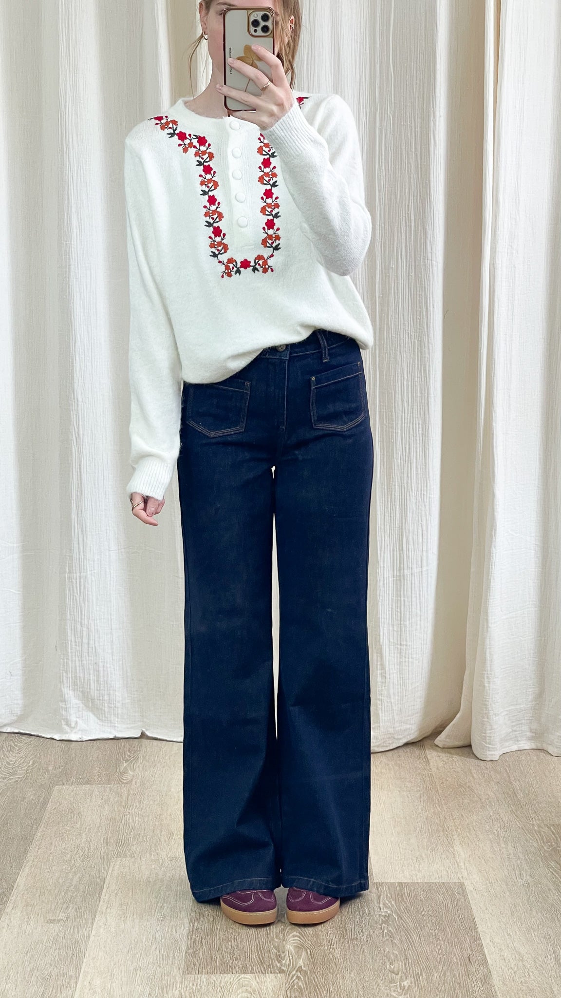 Pull Hortense – Pull blanc brodé de fleurs colorées