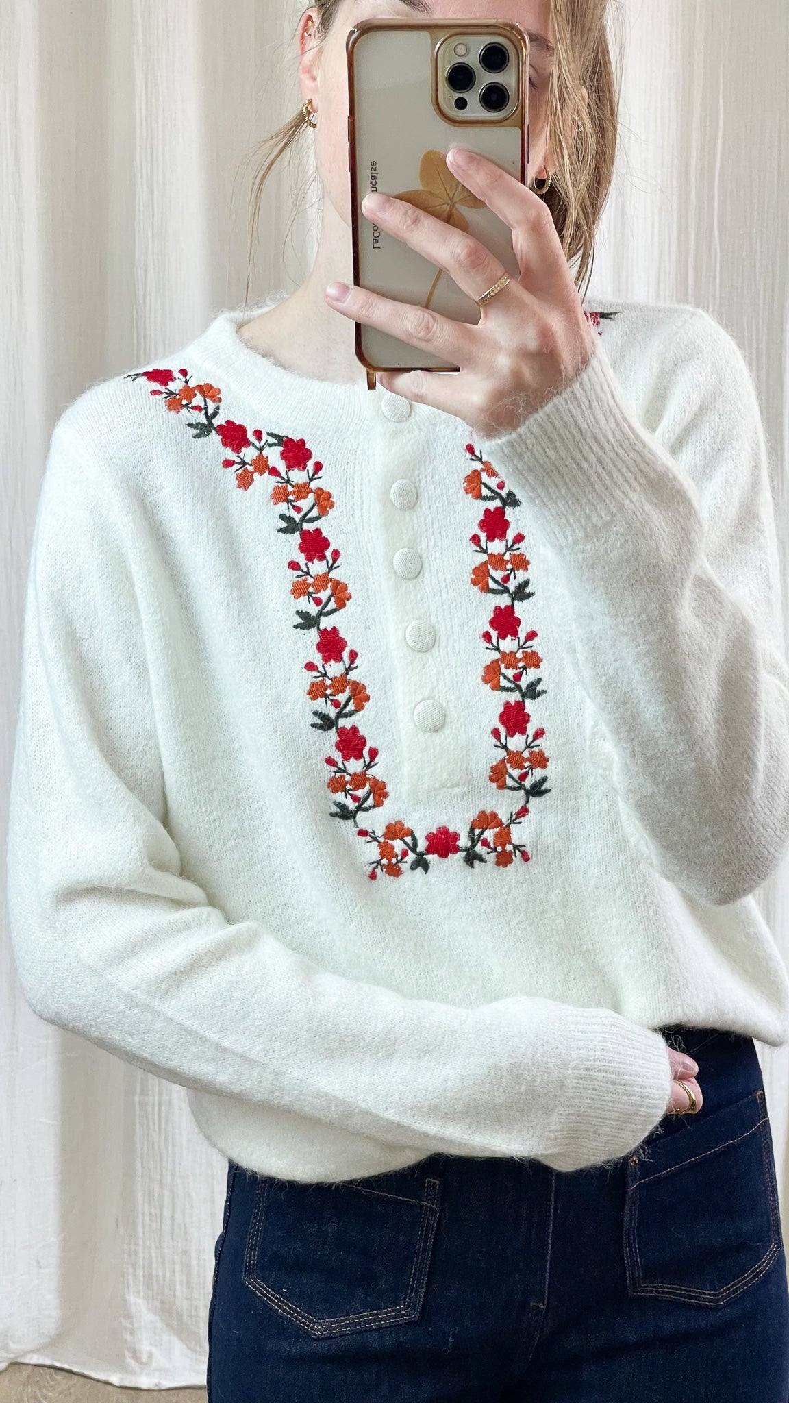 Pull Hortense – Pull blanc brodé de fleurs colorées