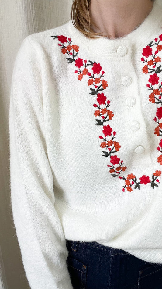 Pull Hortense – Pull blanc brodé de fleurs colorées