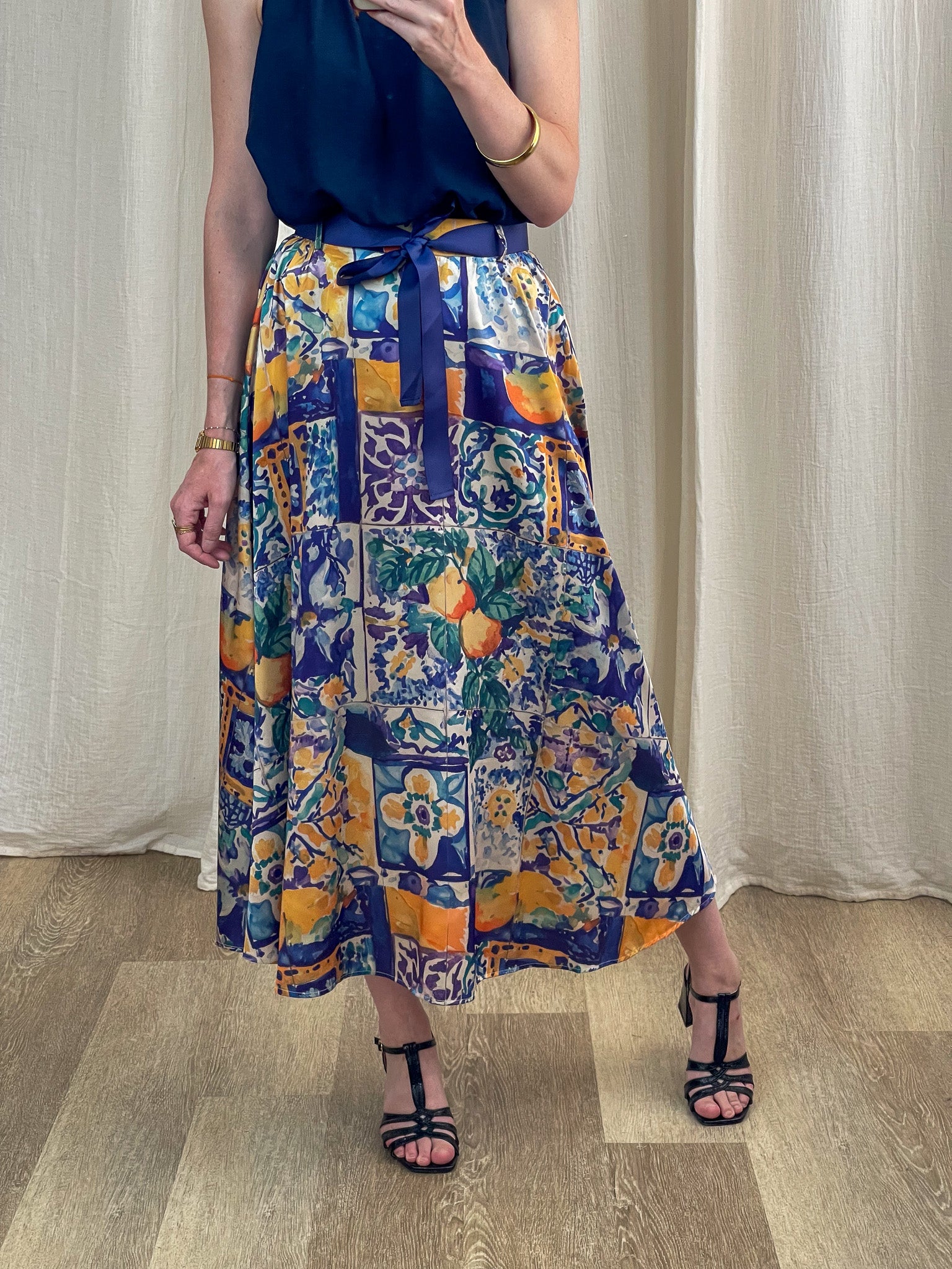 Jupe longue fluide imprimé carreaux méditerranéens bleu et orange, jupe bohème été femme avec lien taille