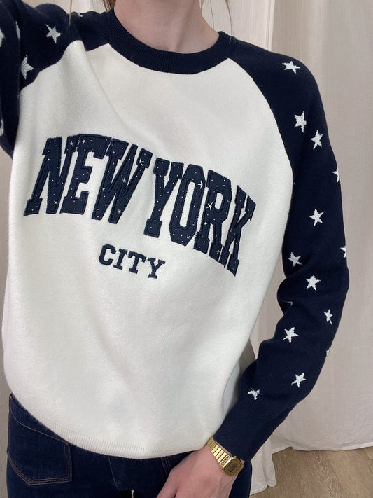 Pull femme bicolore blanc et bleu marine motif étoiles inscription New York City style américain casual
