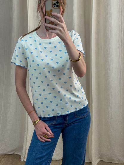 T-shirt blanc imprimé coeurs bleus femme coupe classique manches courtes style romantique casual