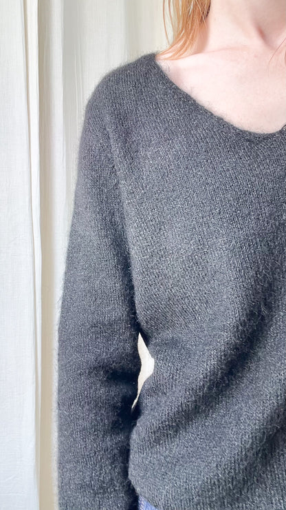 Pull Opaline – Pull doux col V avec liens aux poignets
