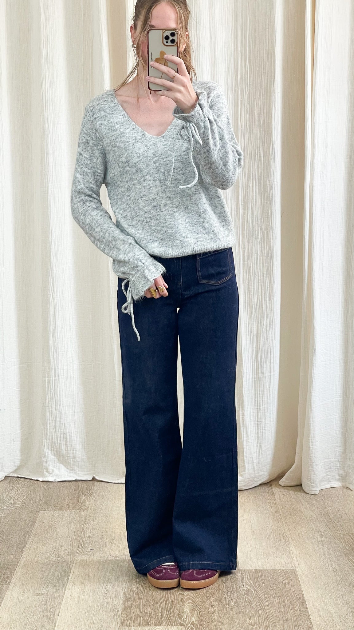 Pull Opaline – Pull doux col V avec liens aux poignets