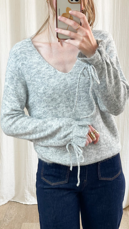 Pull Opaline – Pull doux col V avec liens aux poignets