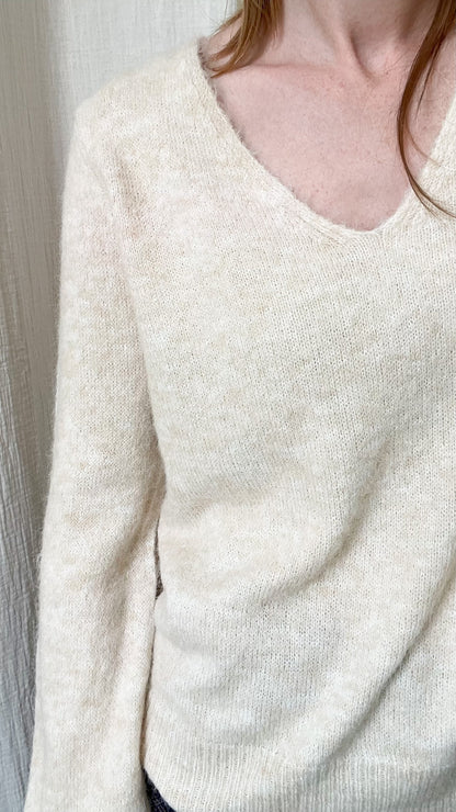Pull Opaline – Pull doux col V avec liens aux poignets