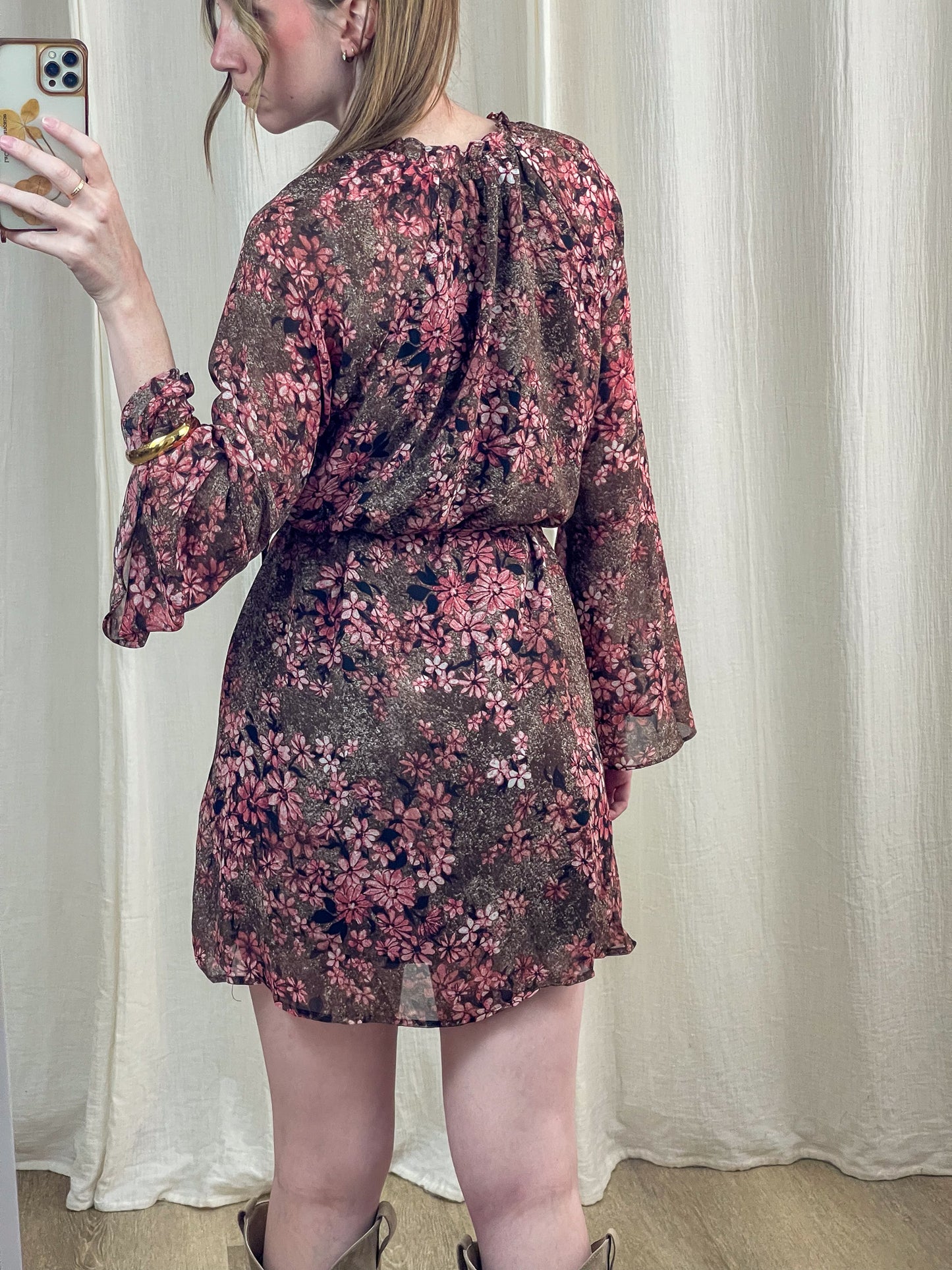 Robe Tess fleurie rose et marron manches longues évasées style bohème chic femme
