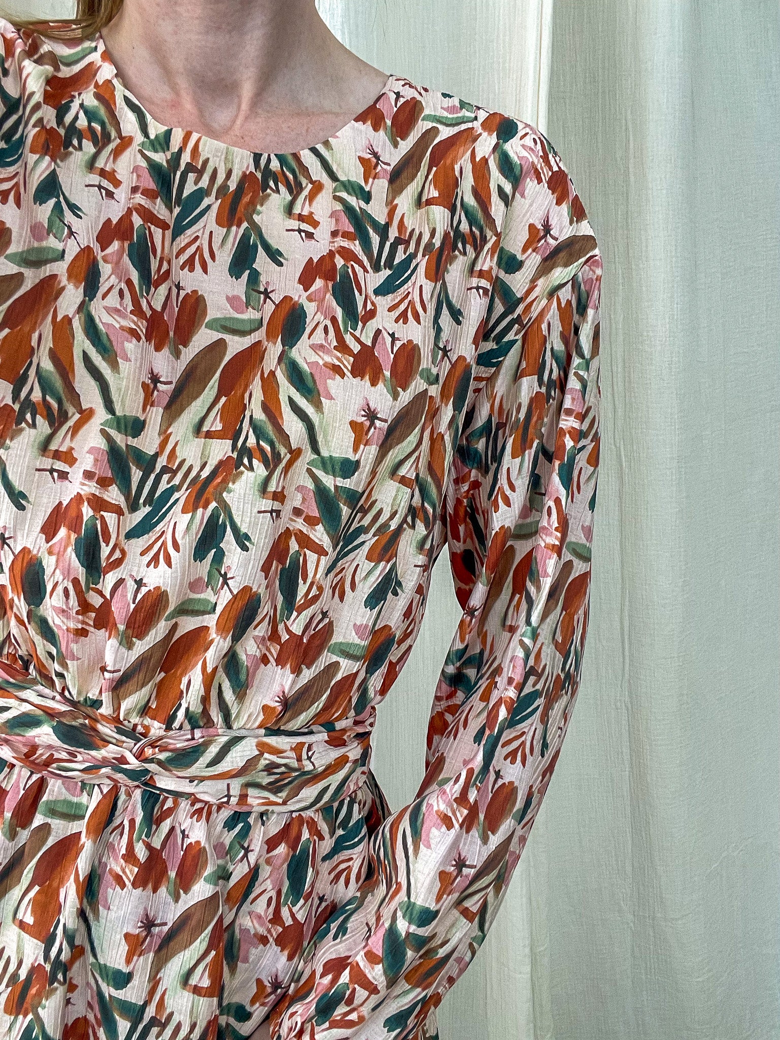 Robe Darlene longue manches longues imprimé floral abstrait terracotta et vert, style bohème chic femme automne