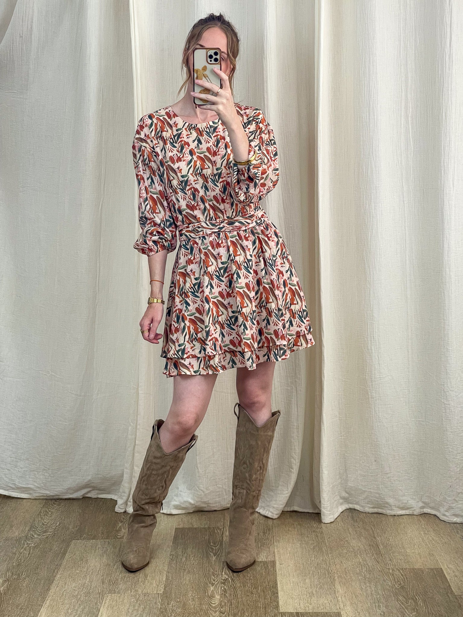 Robe Darlene courte imprimé floral automnal manches 3/4 ceinturée style bohème chic femme