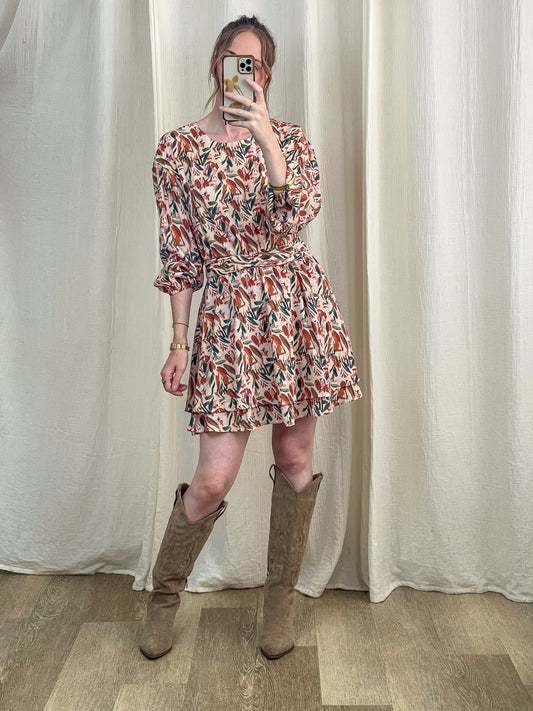 Robe Darlene courte imprimé floral automnal manches 3/4 ceinturée style bohème chic femme