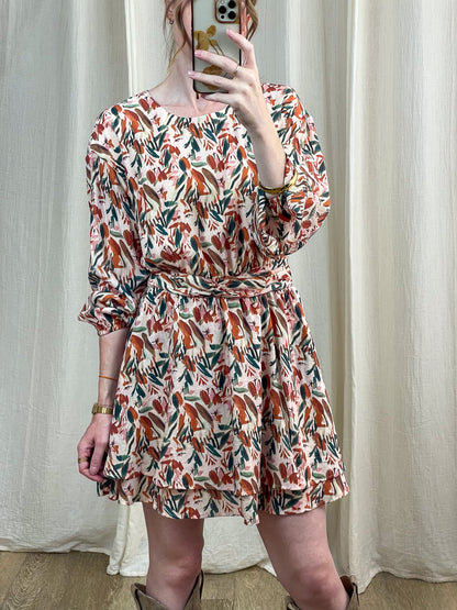 Robe Darlene courte imprimé floral automnal manches longues ceinturée taille femme style bohème chic