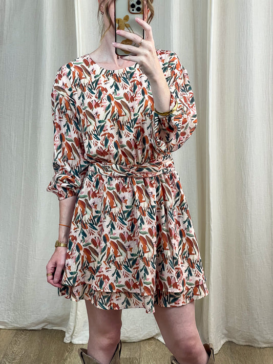 Robe Darlene courte imprimé floral automnal manches longues ceinturée taille femme style bohème chic