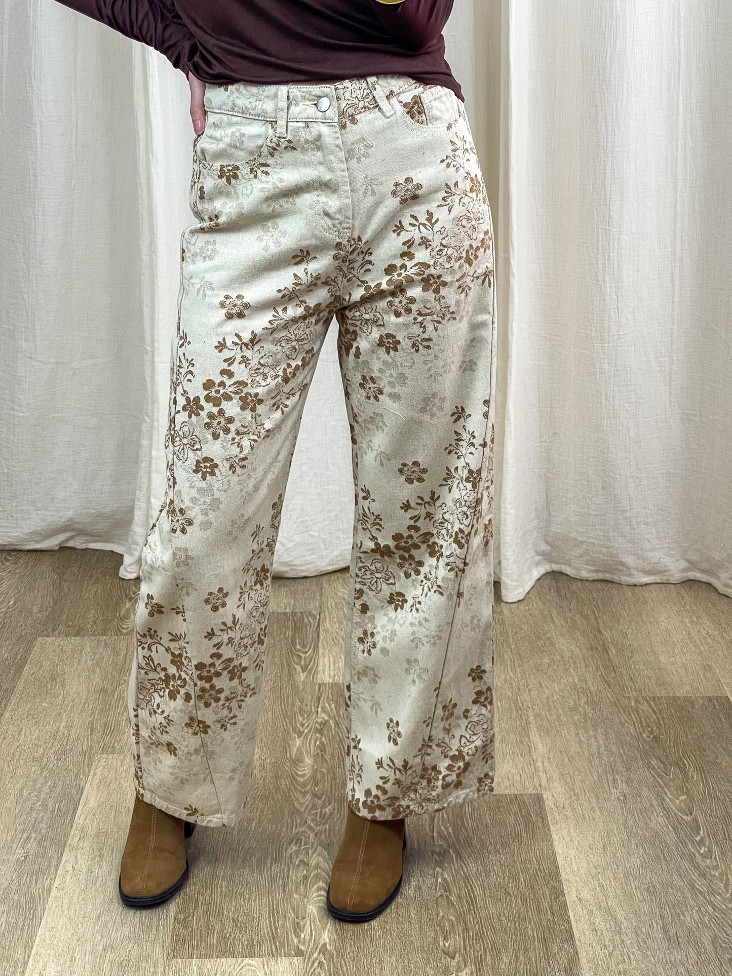 Pantalon Ingrid wide leg beige imprimé floral marron style bohème femme avec poches et taille haute