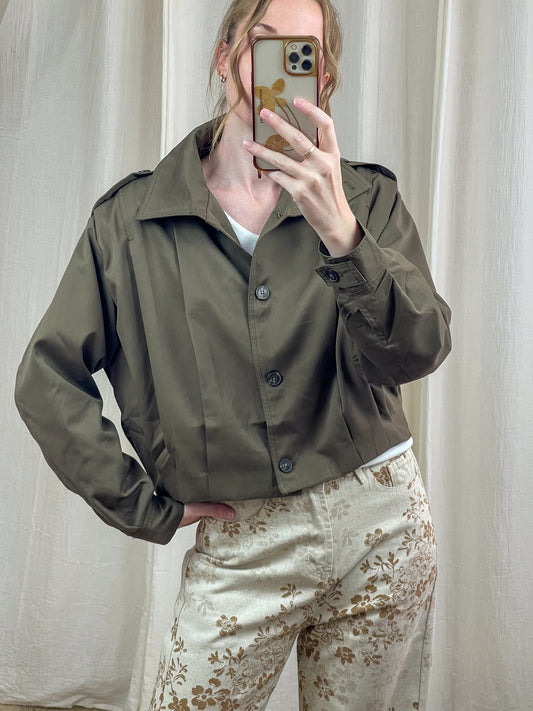 Veste courte kaki femme style militaire avec col et boutons, coupe oversize tendance automne
