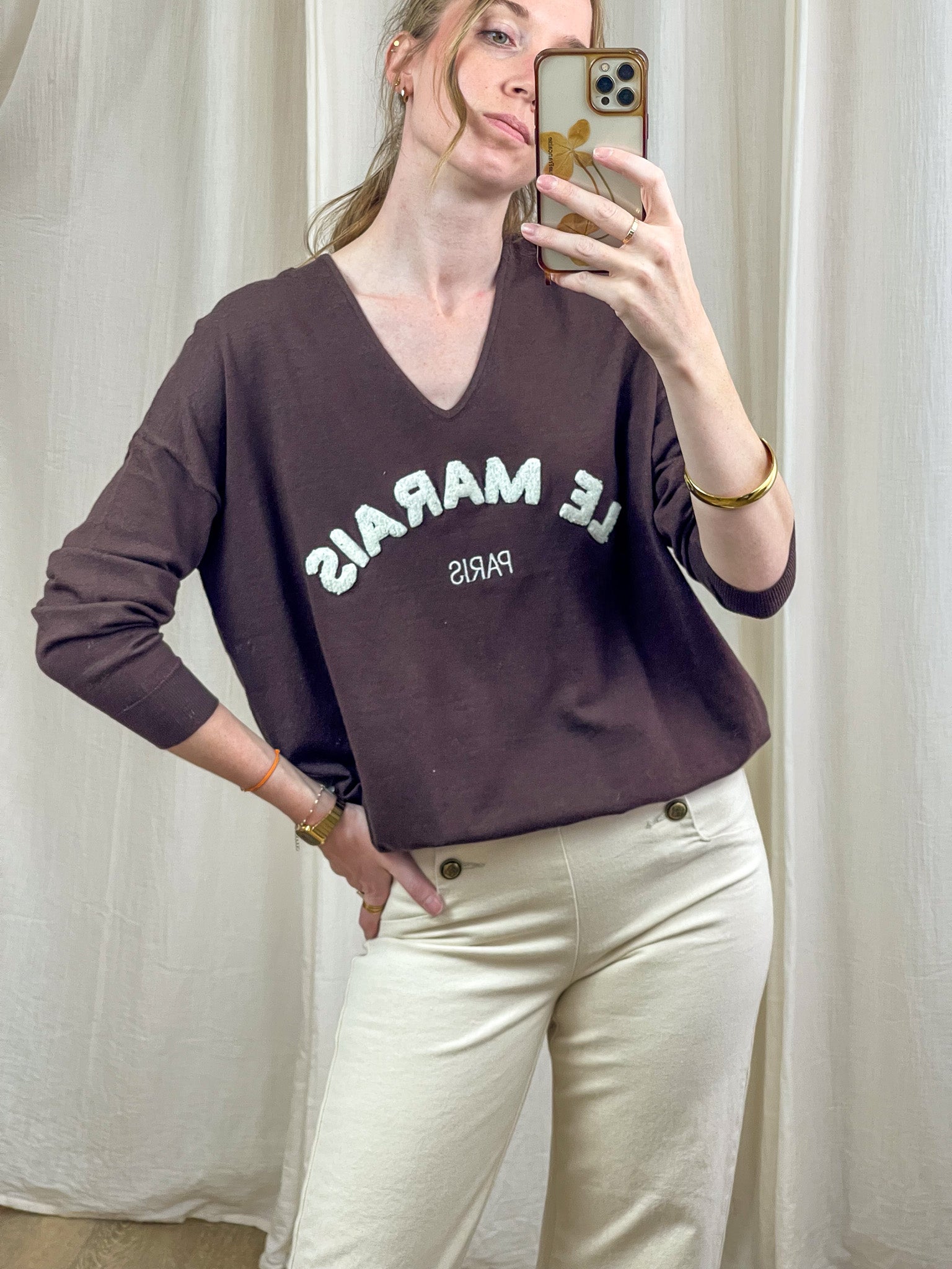 Pull col V marron chocolat femme broderie Le Marais Paris style parisien chic décontracté coupe oversize