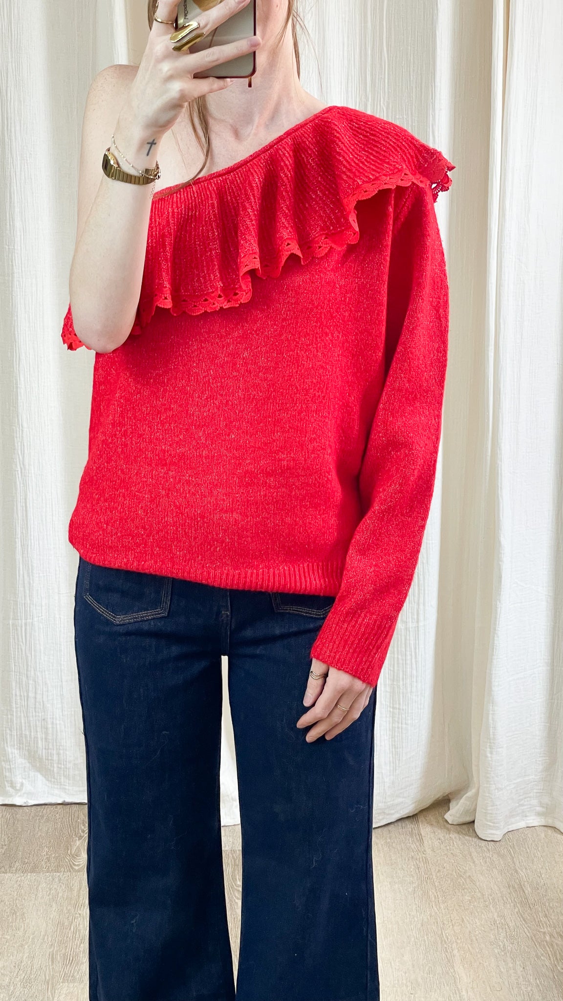 Pull Marjolaine – Pull rouge à volant asymétrique