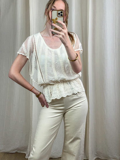 Top Khaleesi blanc cassé en dentelle et voile transparent style bohème romantique femme