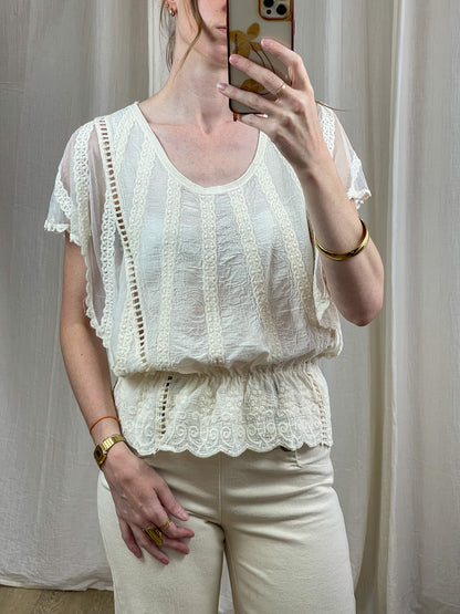 Top bohème écru femme en dentelle et broderie anglaise avec manches courtes transparentes et taille élastiquée