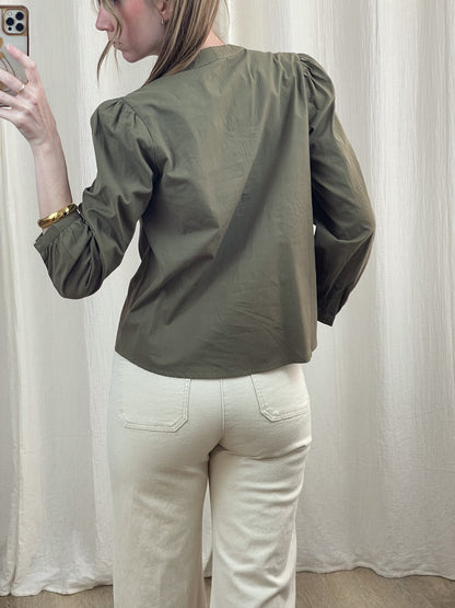 Blouse Leighton kaki manches bouffantes femme, chemise coton vert olive coupe droite style casual chic