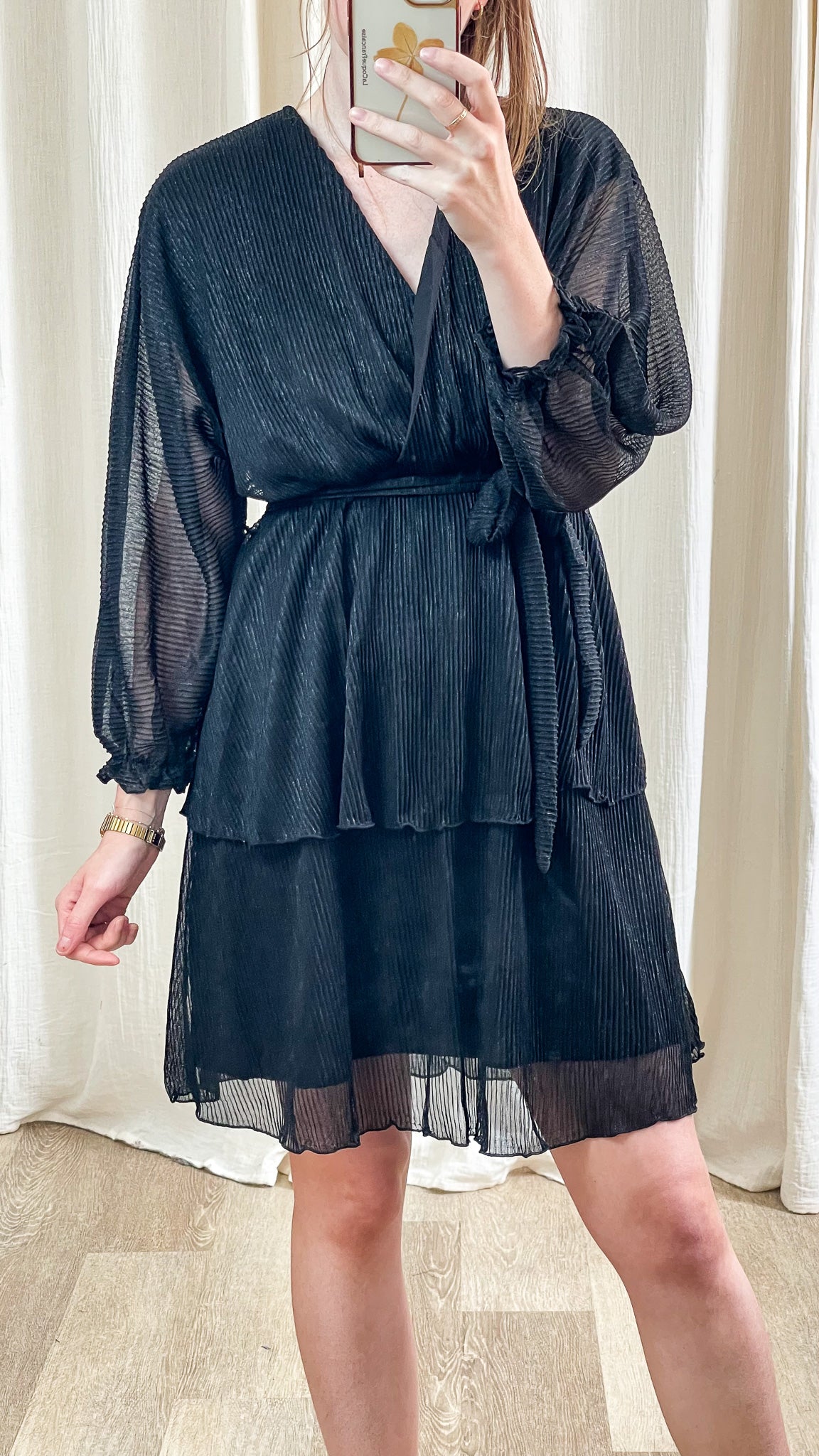 Robe Jessie – Robe noire plissée à volants