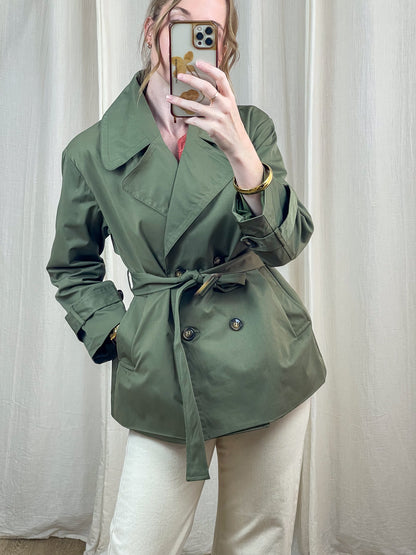 Trench court Jill kaki femme double boutonnage ceinturé style minimaliste chic mi-saison