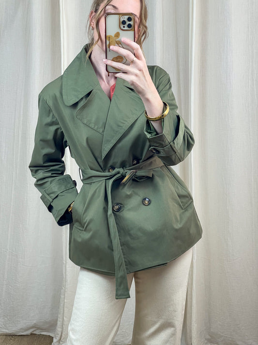 Trench court Jill kaki femme double boutonnage ceinturé style minimaliste chic mi-saison