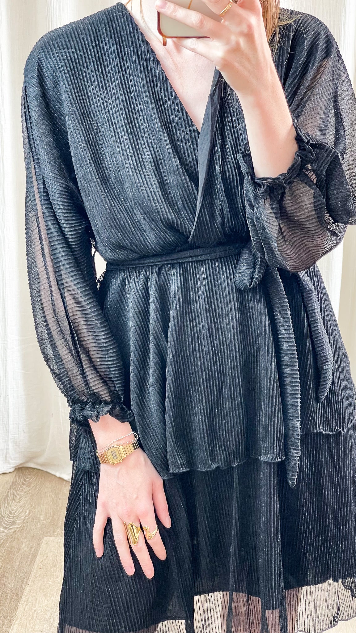 Robe Jessie – Robe noire plissée à volants