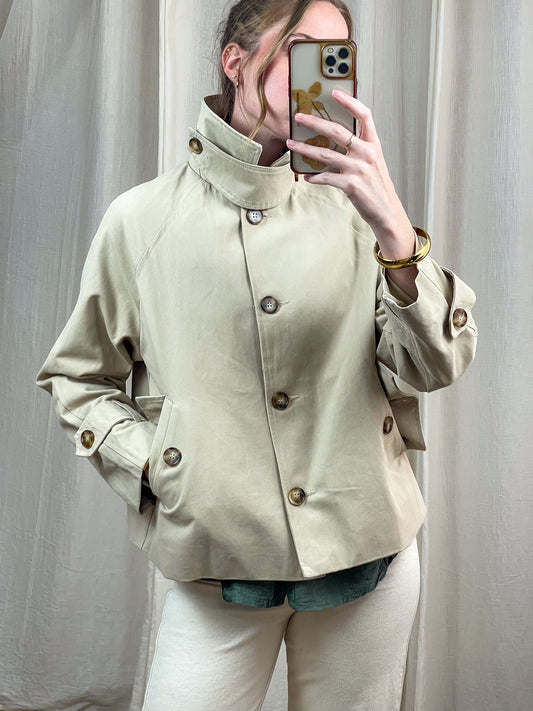 Trench court beige femme coupe ample col montant boutons dorés style vintage manteau léger mi-saison