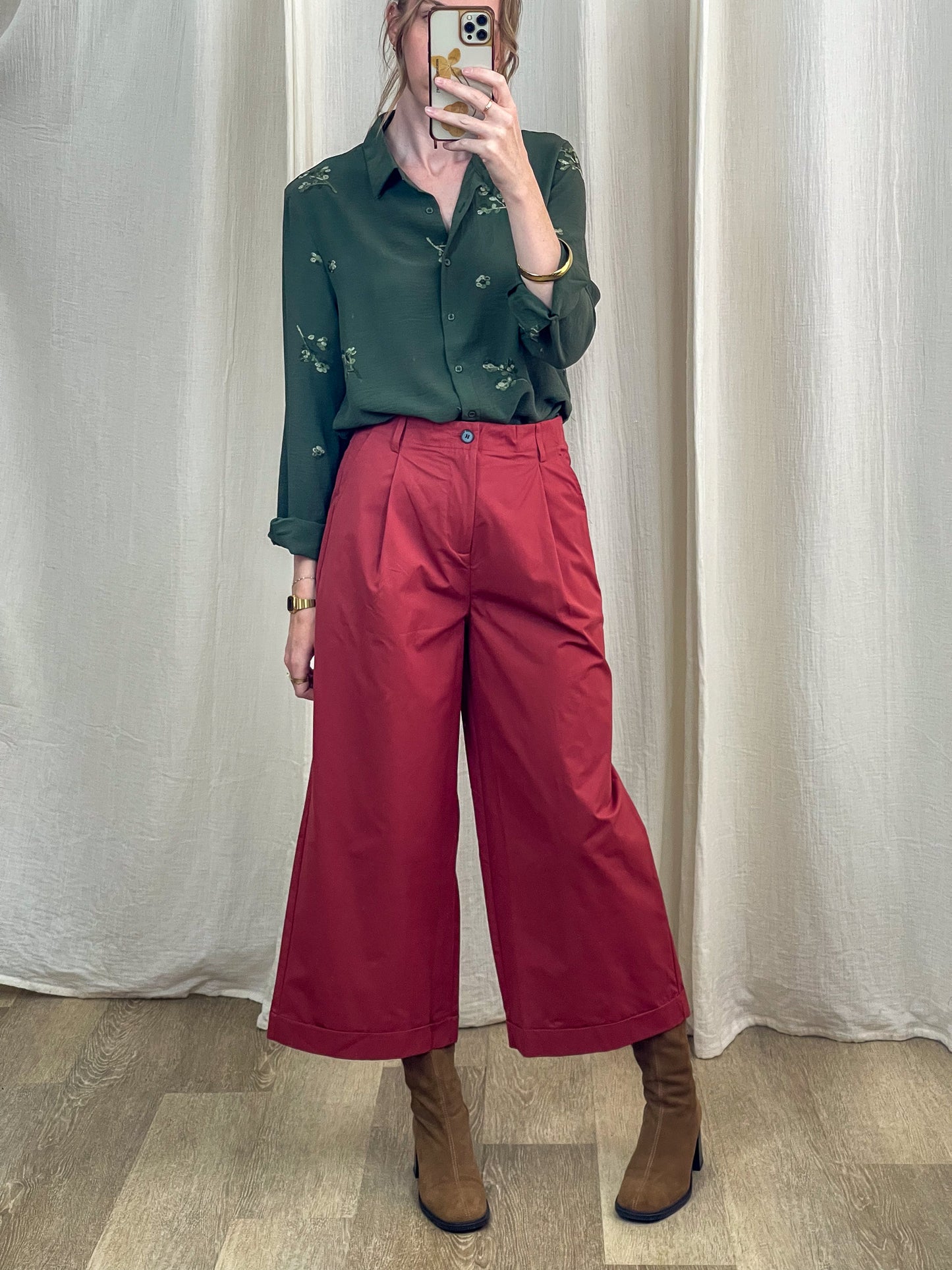 Pantalon large rouge taille haute femme coupe cropped plissé style rétro chic