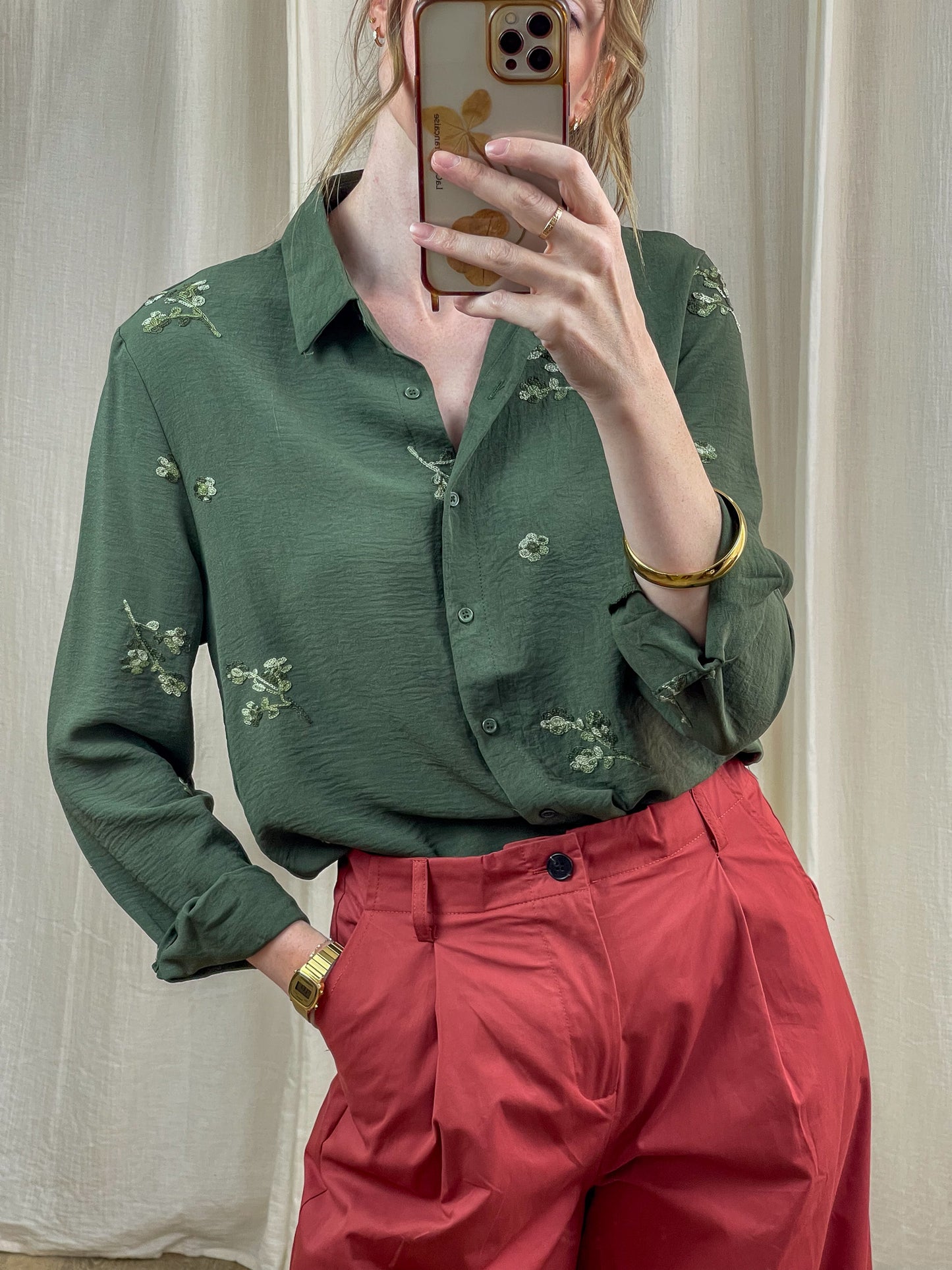 Chemise verte kaki brodée fleurs femme, coupe fluide manches longues, blouse élégante bohème chic