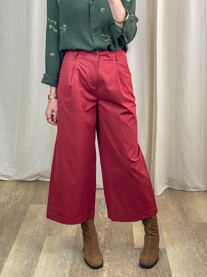 Pantalon large rouge taille haute femme coupe palazzo avec pinces et ourlet revers style chic