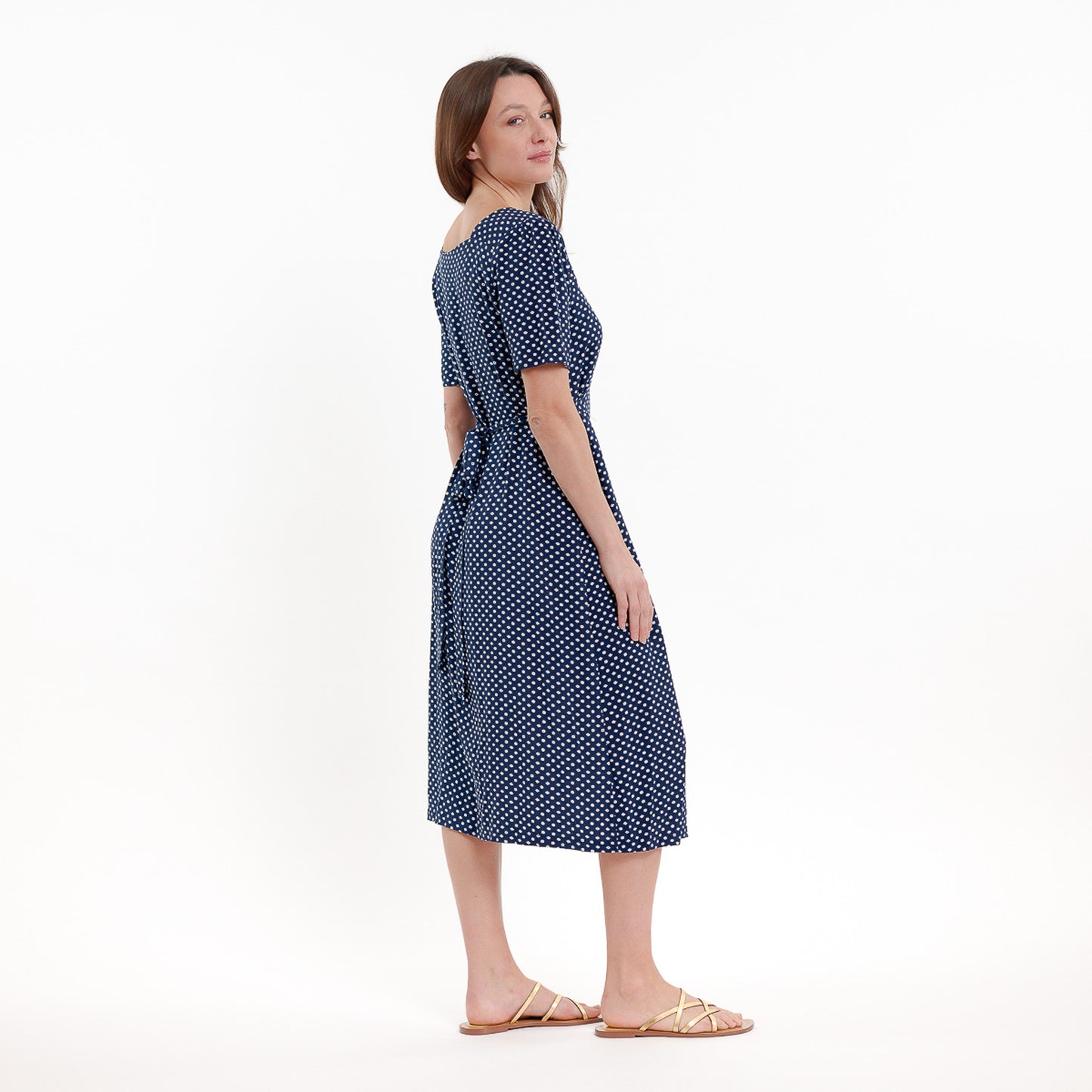 Robe Mina – Robe midi bleu marine à pois col carré