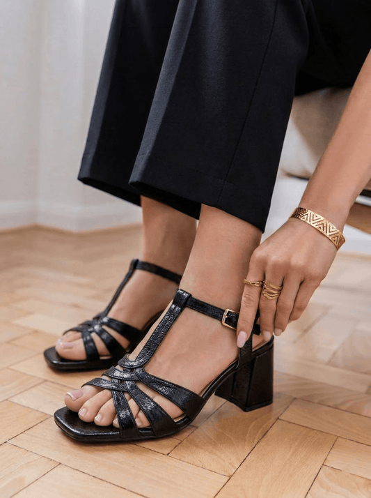 Sandales noires à brides multiples talon carré bloc cuir verni femme style vintage chic