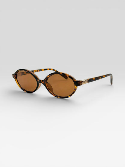 Lunettes de soleil ovales écaille de tortue avec verres bruns et détails dorés style vintage femme