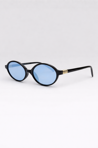 Lunettes de soleil ovales noires verres bleus style rétro années 90 avec détail chaîne dorée sur branches femme