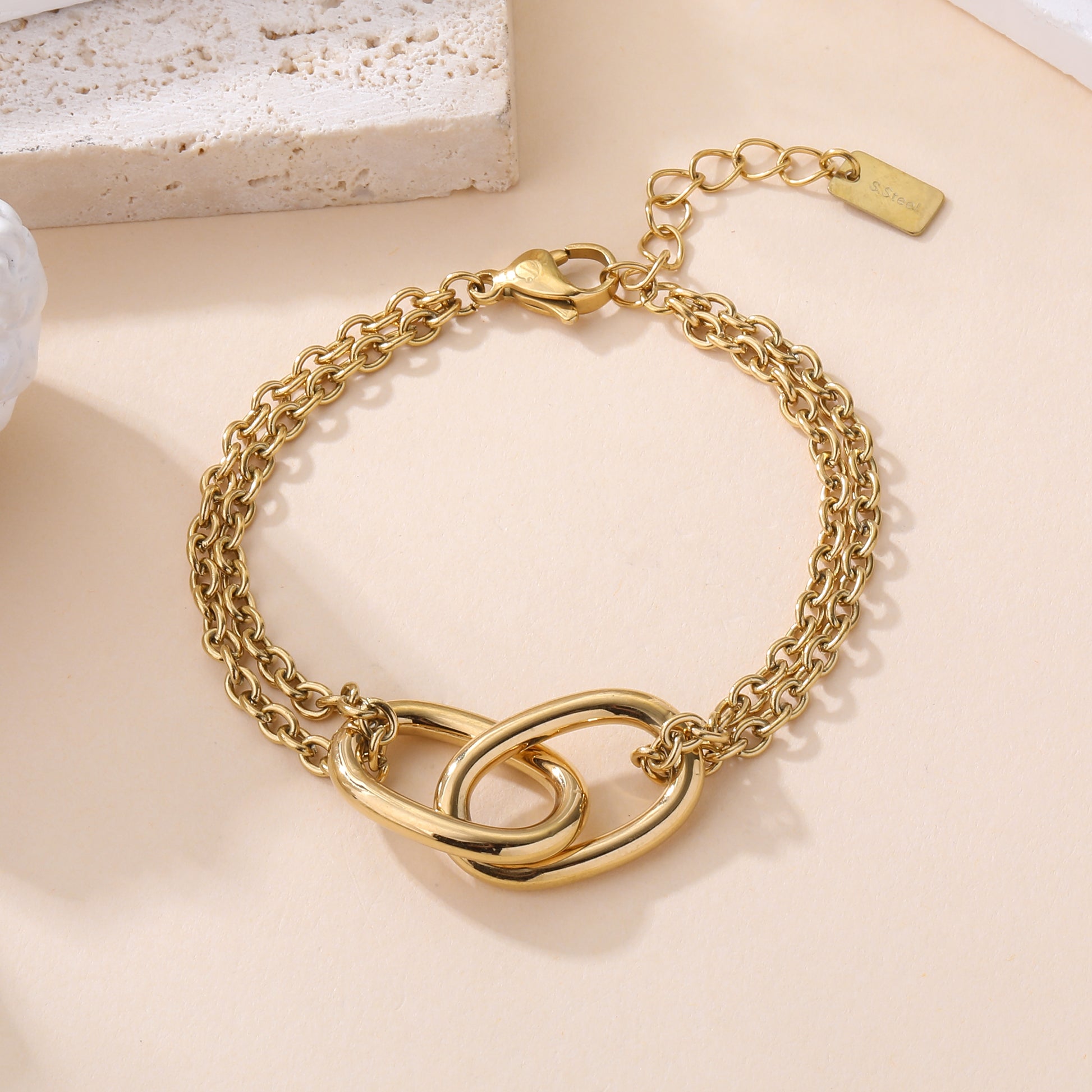 Bracelet chaîne double rang doré avec anneaux entrelacés en acier inoxydable bijou femme tendance minimaliste