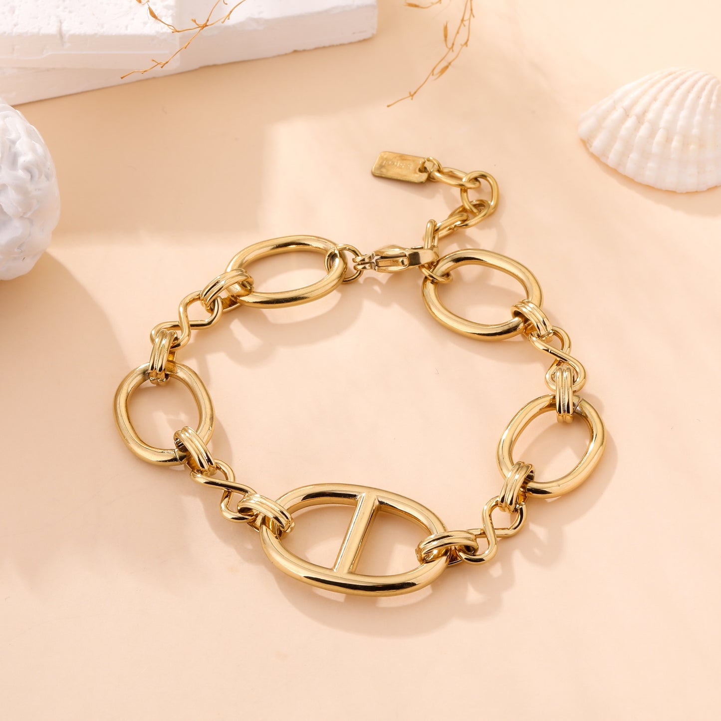 Bracelet chaîne maillons dorés style marin avec fermoir mousqueton bijou tendance femme