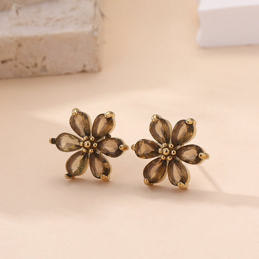 Boucles d'oreilles puces fleur en pierres fumées facettées et métal doré, bijou femme tendance bohème chic
