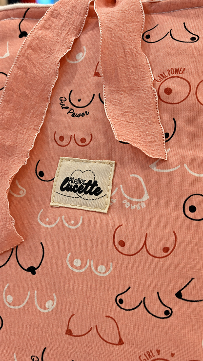 Pochette à livre rose motif poitrines Octobre rose Atelier Lucette accessoire femme Girl Power