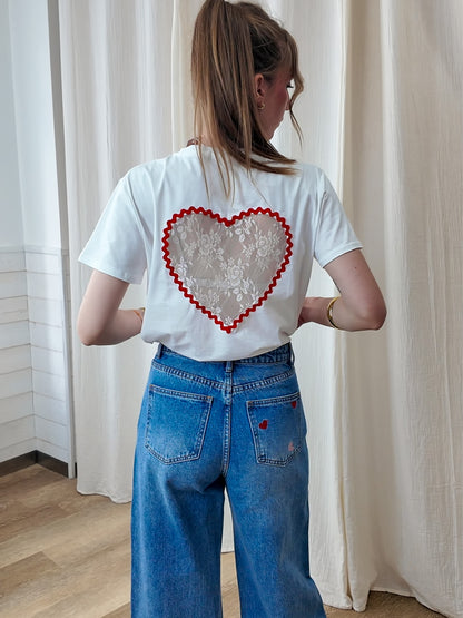 T-shirt blanc femme dos ouvert coeur dentelle romantique bordure rouge style bohème chic