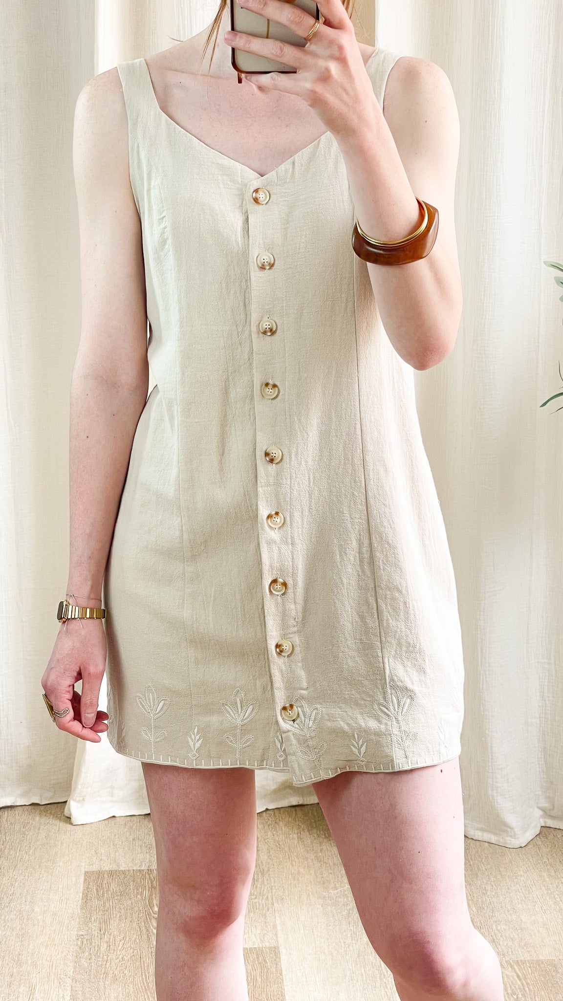 Robe Armel – Robe courte beige en coton boutonnée